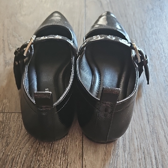 Sincerely Julez Women's Shoes with Buckle Detail - Picture 4 of 6